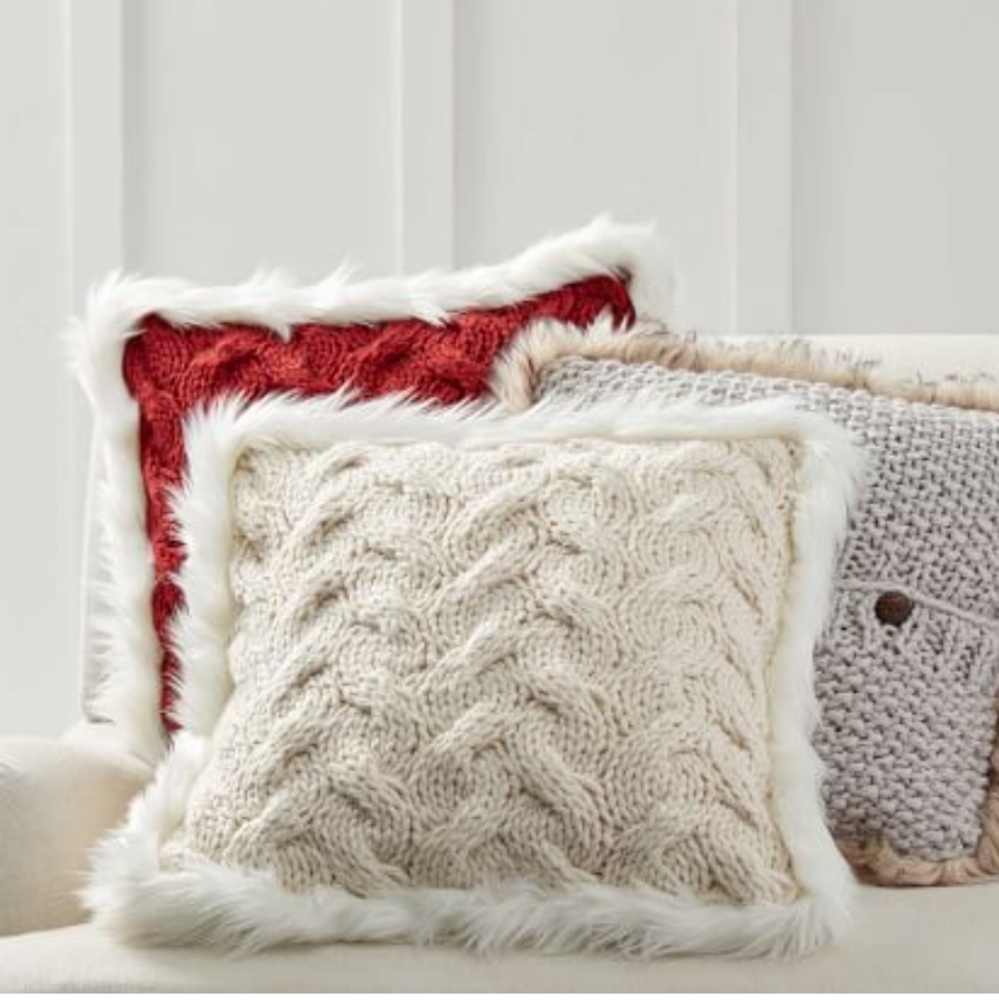 ❤️ POTTERY BARN Set of 2 Button Knit Fur Trim Pillow Covers ❤️ - Picture 1 of 15